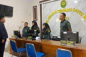 Morning Briefing Petugas PTSP Arahan Kasubbag Umum dan Keuangan Pengadilan Agama Sidikalang