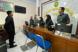 Arahan Wakil Ketua Pengadilan Agama Sidikalang Pada Morning Briefing Petugas PTSP