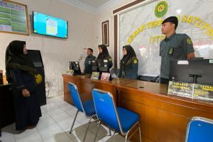Morning Briefing Petugas PTSP oleh Panitera Muda Hukum