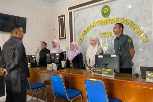 Morning Briefing Petugas PTSP Amanah Sekretaris Pengadilan Agama Sidikalang