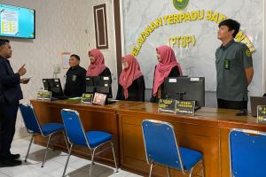 Morning Briefing PTSP Arahan Kasubbag Umum dan Keuangan Pengadilan Agama Sidikalang